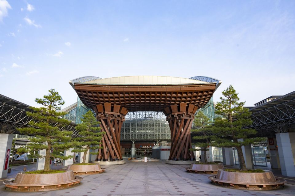 E-Bike Cycling With Guided Tour of KANAZAWA Main & KENROKUEN - Explore Kanazawa on Two Wheels