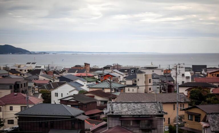 From Tokyo: 10-hour Private Custom Tour to Kamakura
