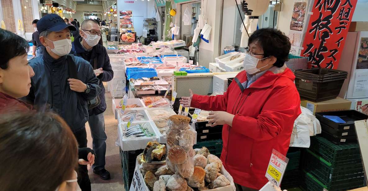 Tokyo: Guided Walking Tour of Tsukiji Market With Lunch - Local Cuisine and Food Samples