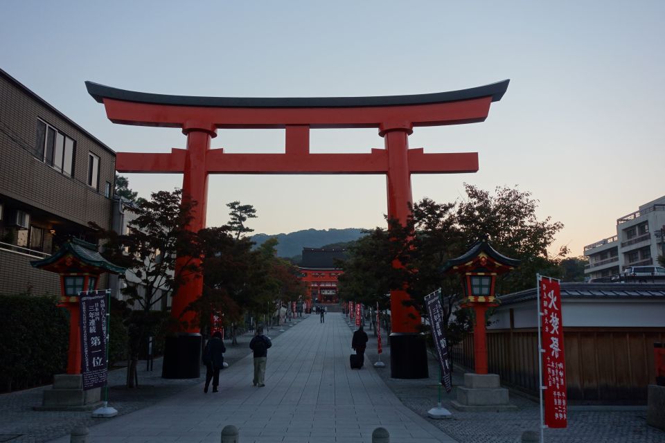 Kyoto: Early Bird Visit to Fushimi Inari and Kiyomizu Temple - Higashiyamas Preserved Districts