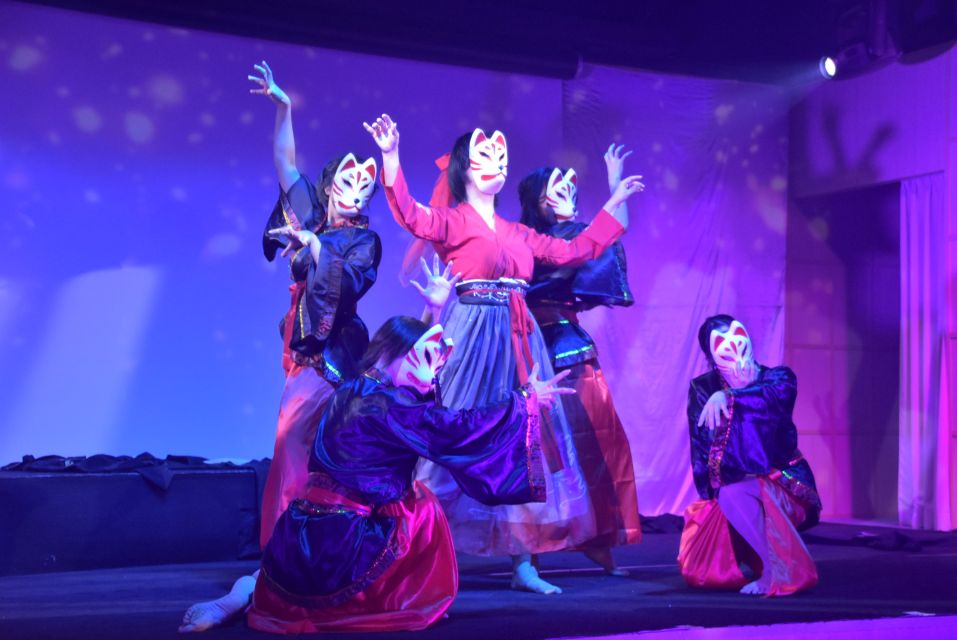 Tokyo: Traditional Story/Female Samurai Show With Drink - Meeting Point and Essentials