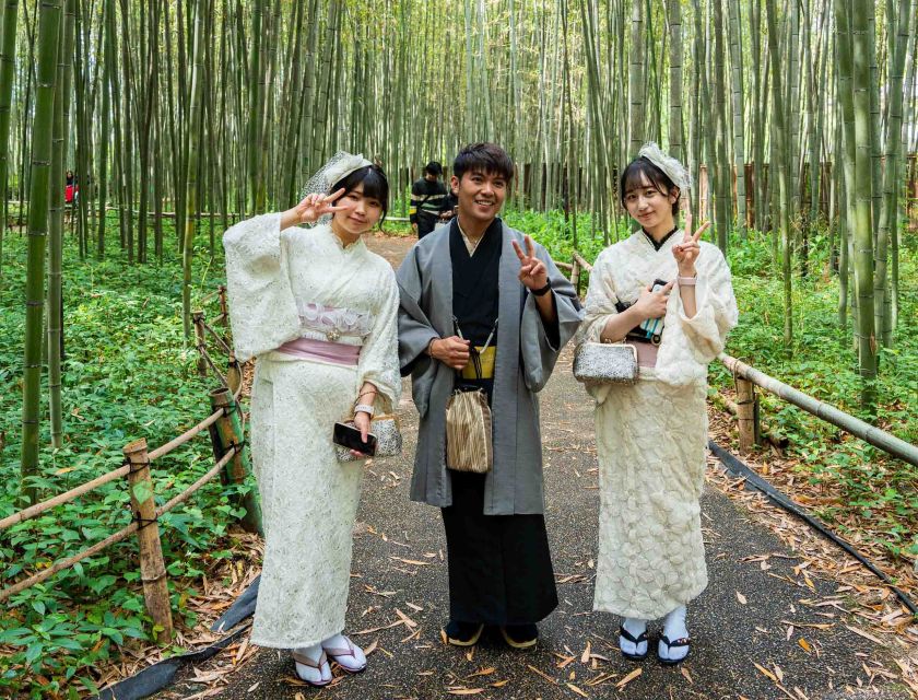 Kyoto: Private Photoshoot Experience in Arashiyama Bamboo - Meeting Your Photographer Guide