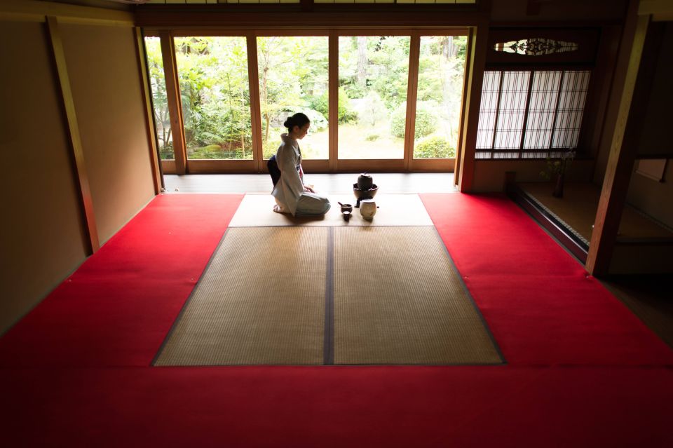 Kyoto: Private Tea Ceremony With a Garden View - Japanese Garden Setting